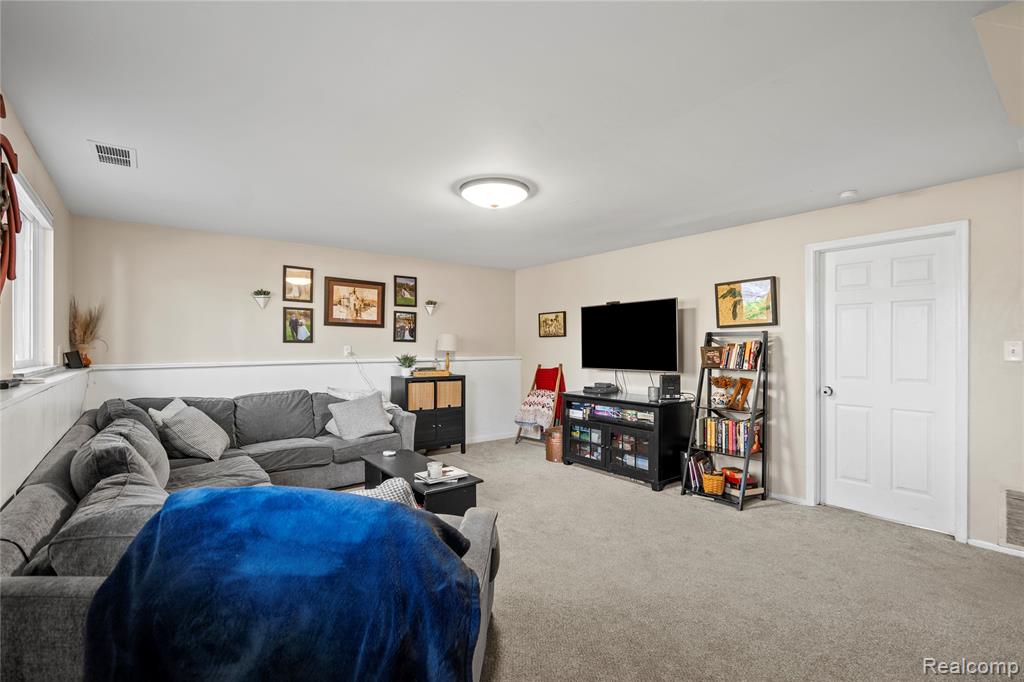 6615 Hatchery Road Waterford, MI 48327 - Photo 16 of 23 Gallery Image 16