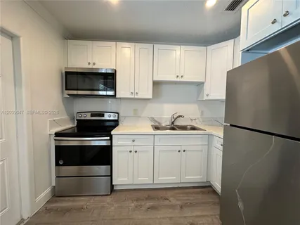 $2,095 | 1737 Liberty Street, Unit 10, Hollywood, FL 33020