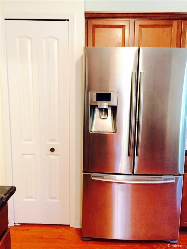 3877 Hazelton Avenue Rochester, MI 48307 - Photo 11 of 26 Kitchen - Pantry