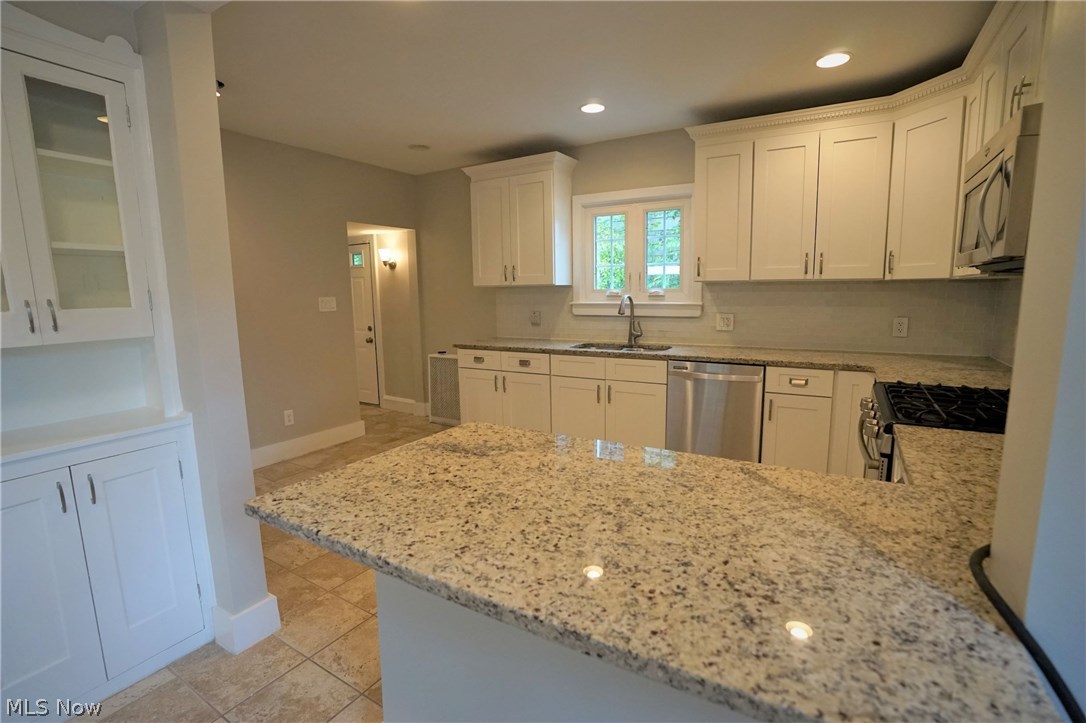 3280 Chadbourne Road Cleveland, OH 44120 - Photo 11 of 27