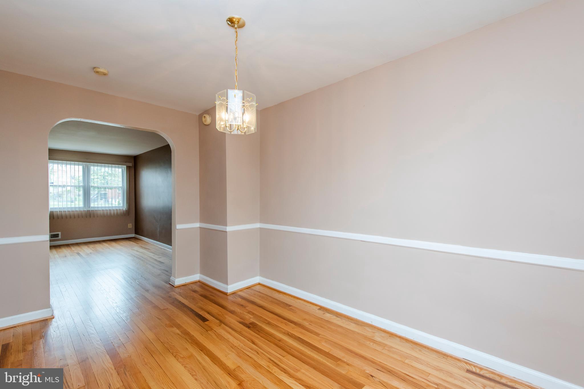 5418 Masefield Road Baltimore, MD 21229 - Photo 8 of 35 Dining room