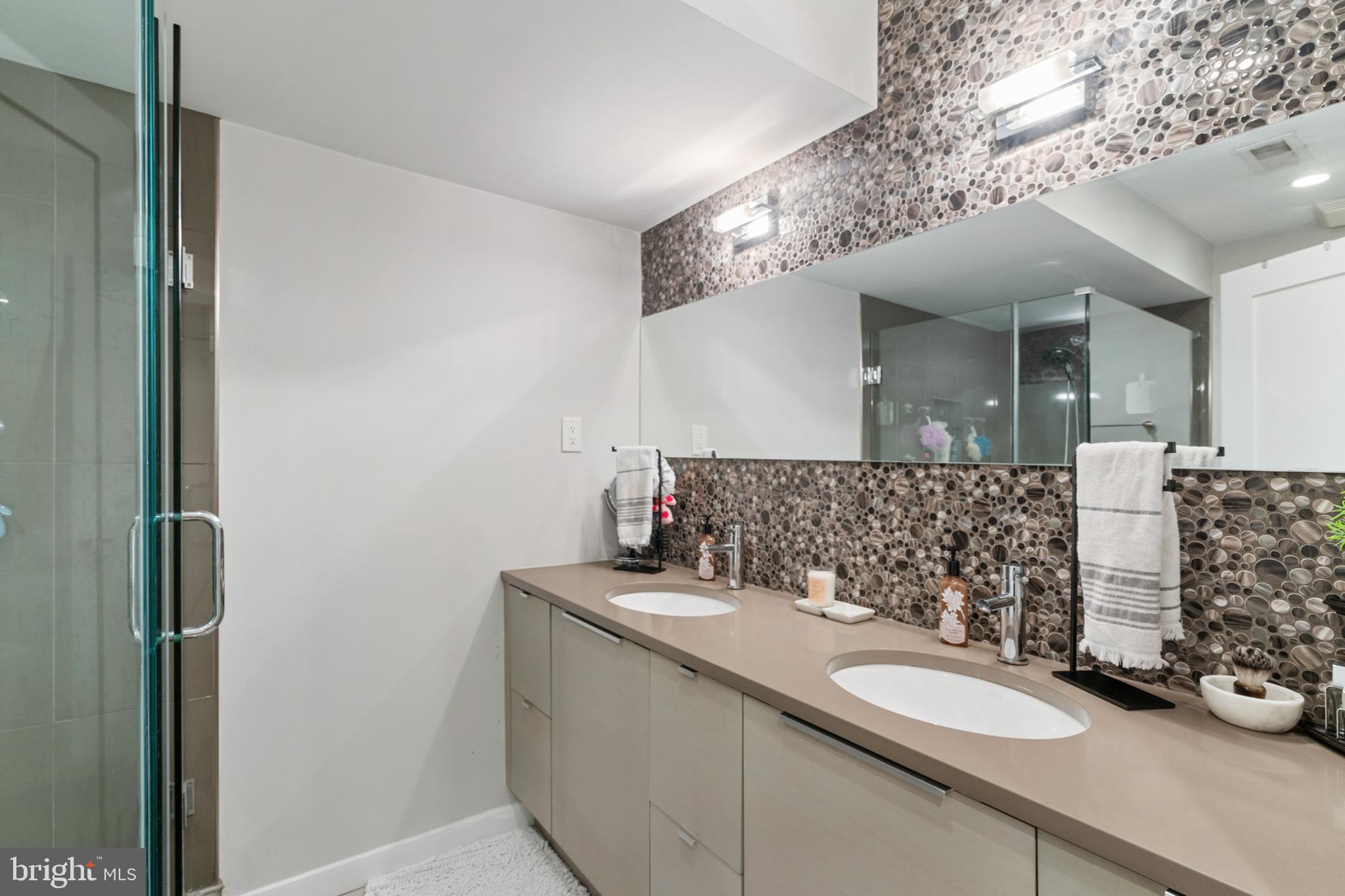 1637 Carpenter Street Philadelphia, PA 19146 - Photo 11 of 44 Unit 1: Bathroom with Shower