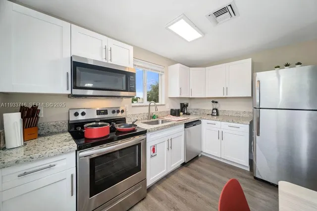 $2,300 | 2311 Scott Street, Unit 4, Hollywood, FL 33020