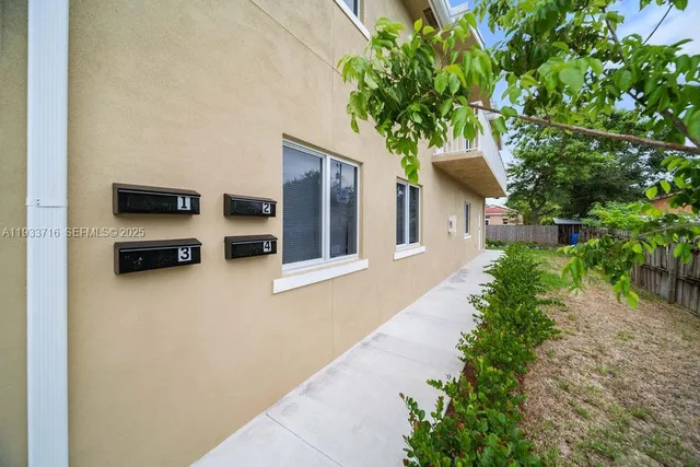 $2,300 | 2311 Scott Street, Unit 4, Hollywood, FL 33020