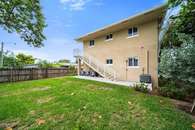 $2,300 | 2311 Scott Street, Unit 4, Hollywood, FL 33020