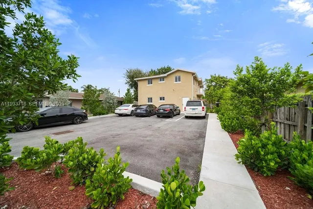 $2,300 | 2311 Scott Street, Unit 4, Hollywood, FL 33020