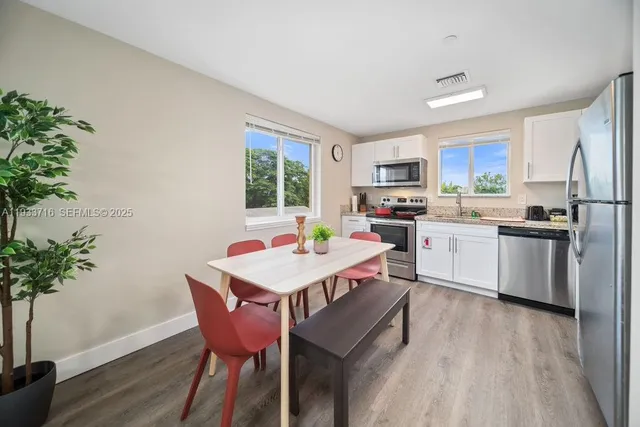 $2,300 | 2311 Scott Street, Unit 4, Hollywood, FL 33020