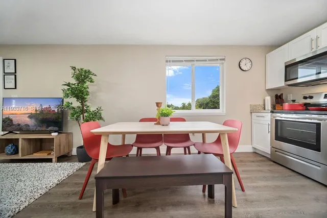 $2,300 | 2311 Scott Street, Unit 4, Hollywood, FL 33020