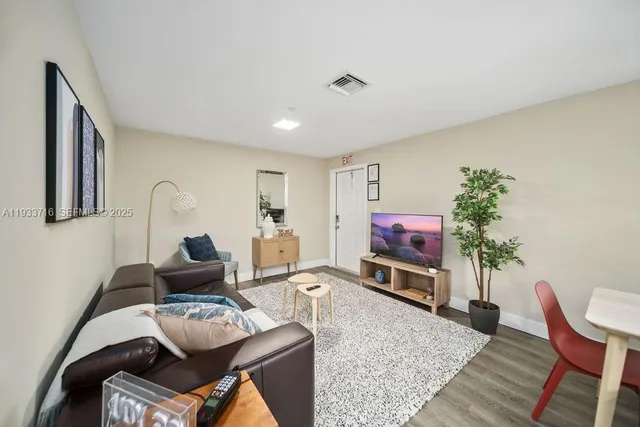 $2,300 | 2311 Scott Street, Unit 4, Hollywood, FL 33020