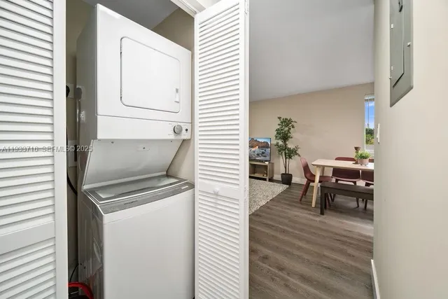 $2,300 | 2311 Scott Street, Unit 4, Hollywood, FL 33020