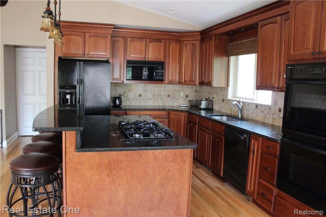42708 Hanford Road Canton, MI 48187 - Photo 13 of 48 Enjoy family time here
