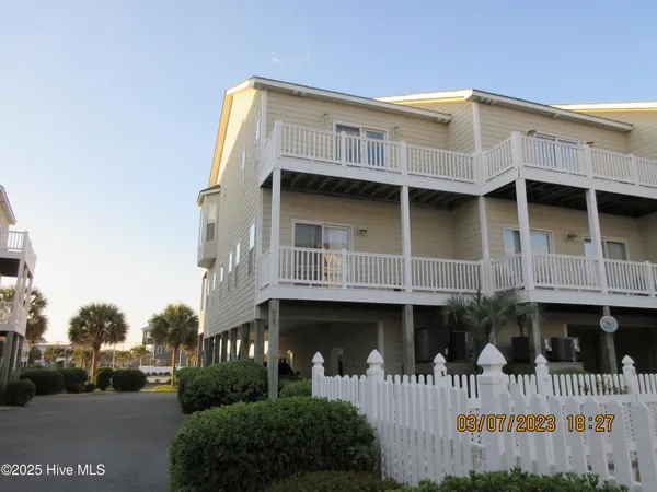 $2,100 | 108 Sea Star Circle, Unit 108, Surf City, NC 28445
