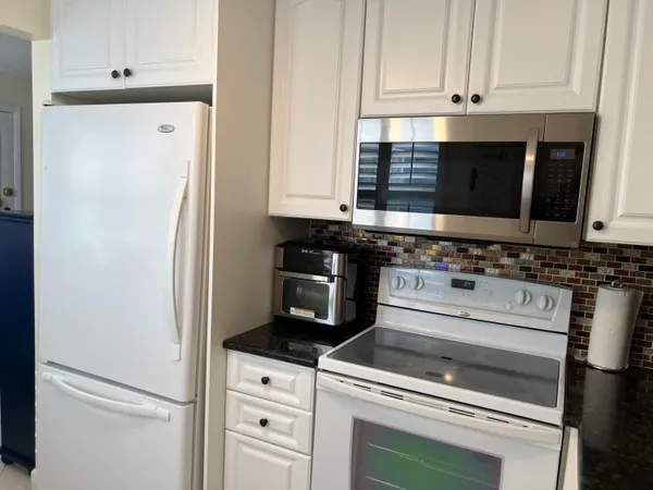 $1,950 | 183 Normandy Lane, Delray Beach, FL 33484