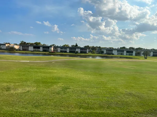 $1,950 | 183 Normandy Lane, Delray Beach, FL 33484