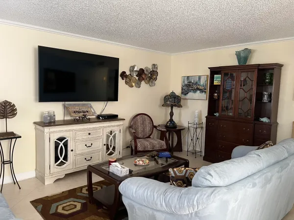 $1,950 | 183 Normandy Lane, Delray Beach, FL 33484