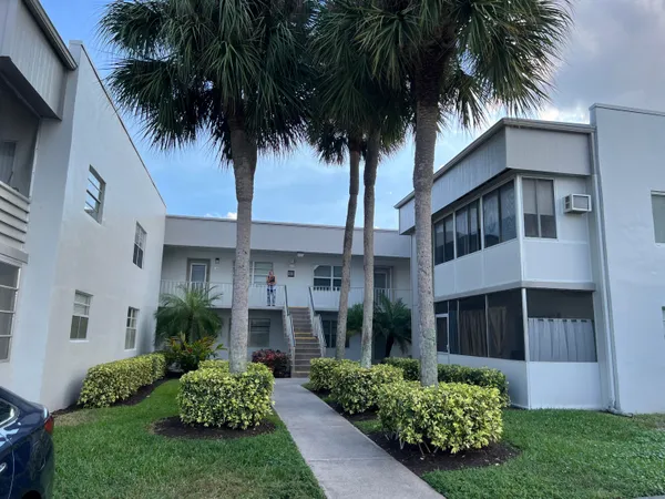 $1,950 | 183 Normandy Lane, Delray Beach, FL 33484