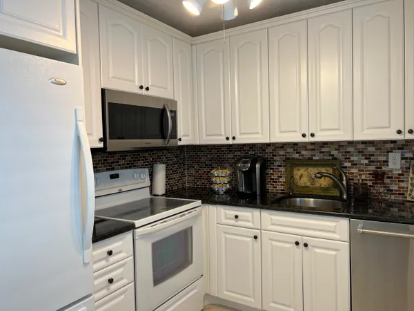 $1,950 | 183 Normandy Lane, Delray Beach, FL 33484