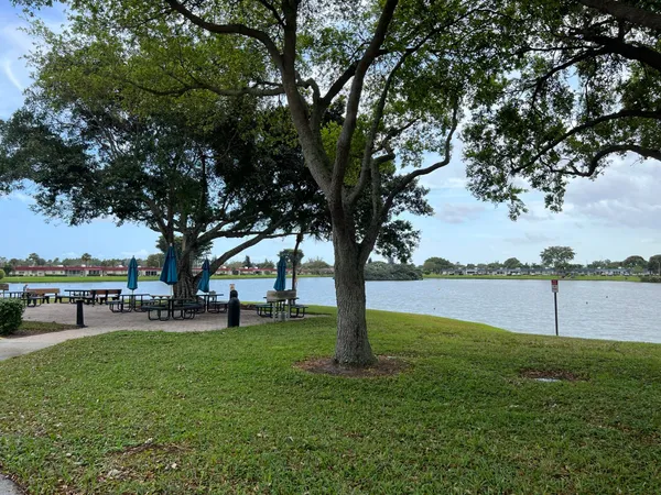 $1,950 | 183 Normandy Lane, Delray Beach, FL 33484