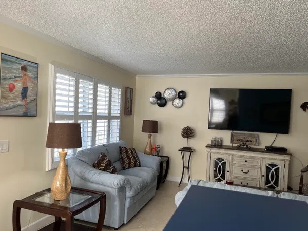 $1,950 | 183 Normandy Lane, Delray Beach, FL 33484