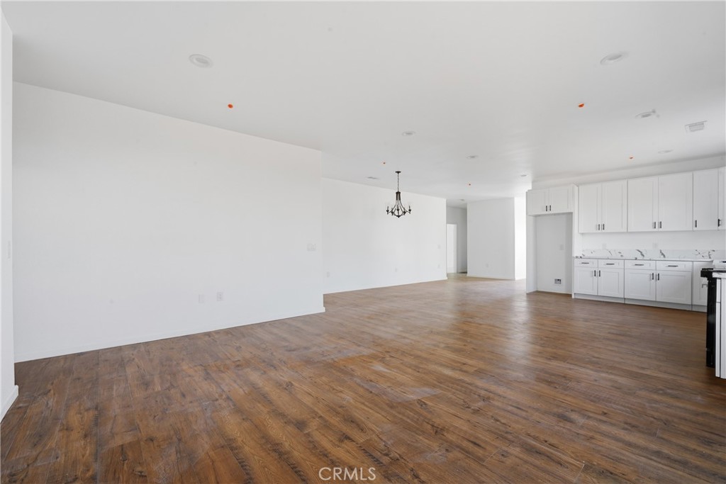 1469 East George Street Banning, CA 92220 - Photo 13 of 33 Family room Dining Area