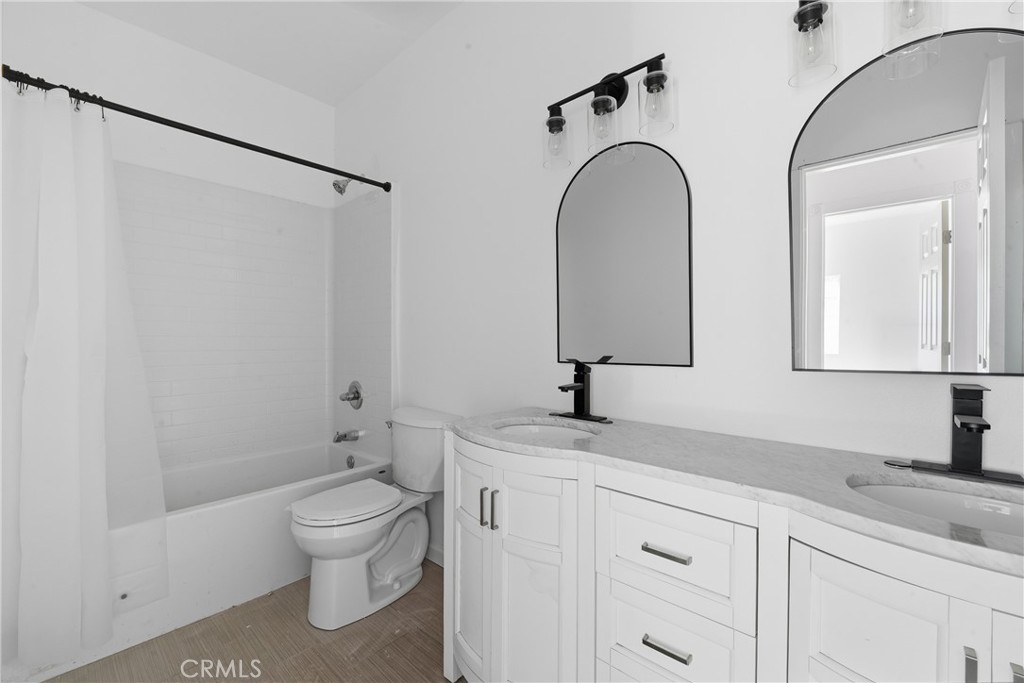 1469 East George Street Banning, CA 92220 - Photo 17 of 33 Hall Bathroom