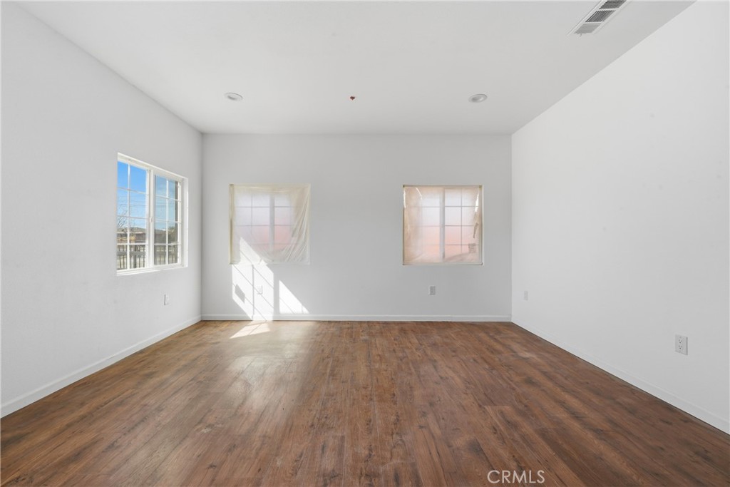 1469 East George Street Banning, CA 92220 - Photo 6 of 33 Living room current2