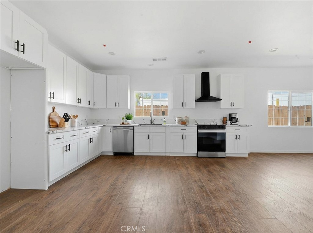1469 East George Street Banning, CA 92220 - Photo 10 of 33 Kitchen current