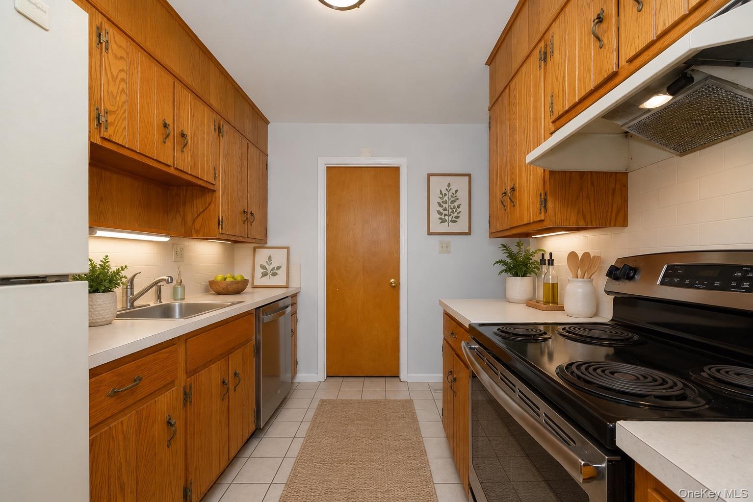 9 Ruby Circle Poughkeepsie, NY 12603 - Photo 3 of 18