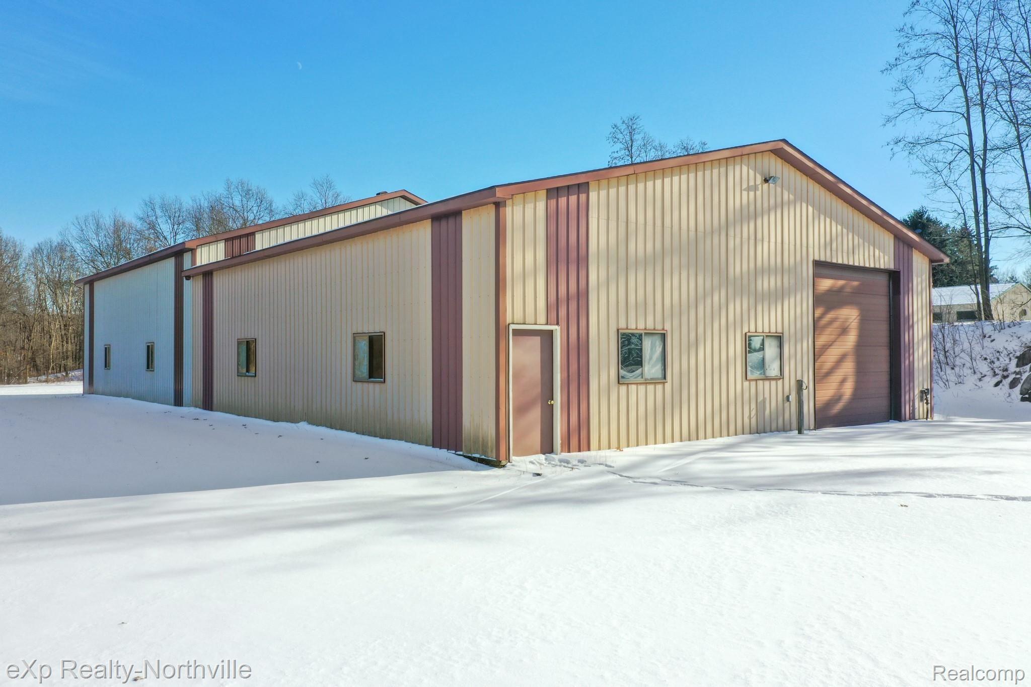 9680 Rattalee Lake Road Clarkston, MI 48348 - Photo 3 of 60 DJI_0569.jpg