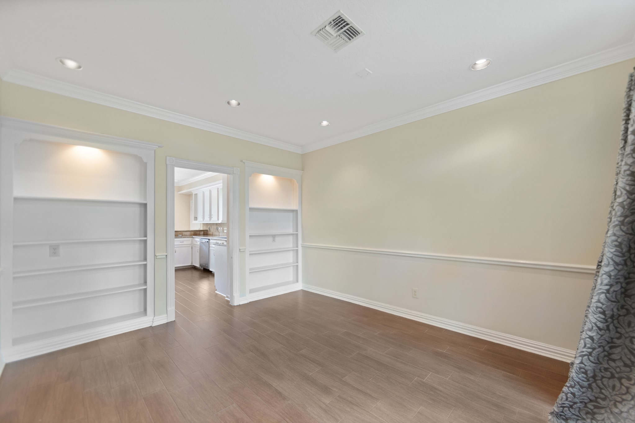 5115 Westerham Place Houston, TX 77069 - Photo 20 of 50 wooden floor in an empty room with a window
