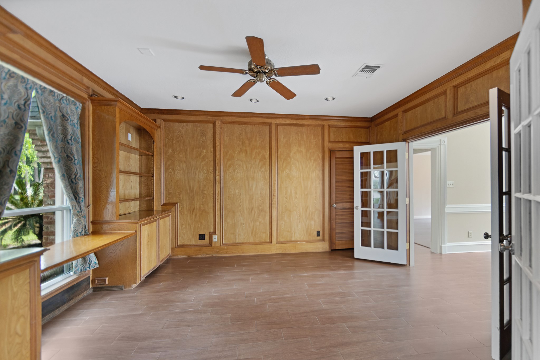 5115 Westerham Place Houston, TX 77069 - Photo 25 of 50 a view of empty room with wooden floor and windows