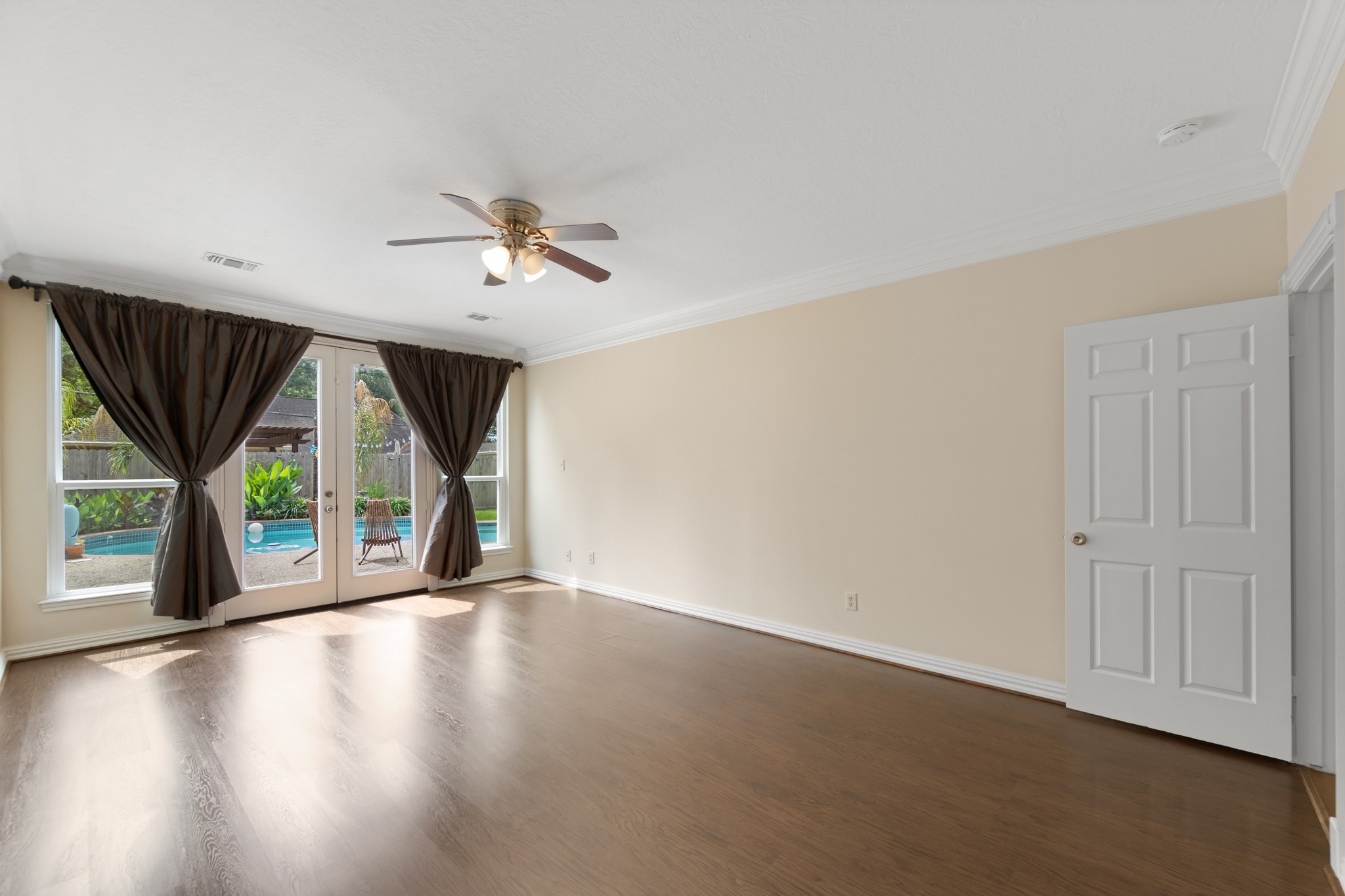 5115 Westerham Place Houston, TX 77069 - Photo 28 of 50 wooden floor in an empty room with a window