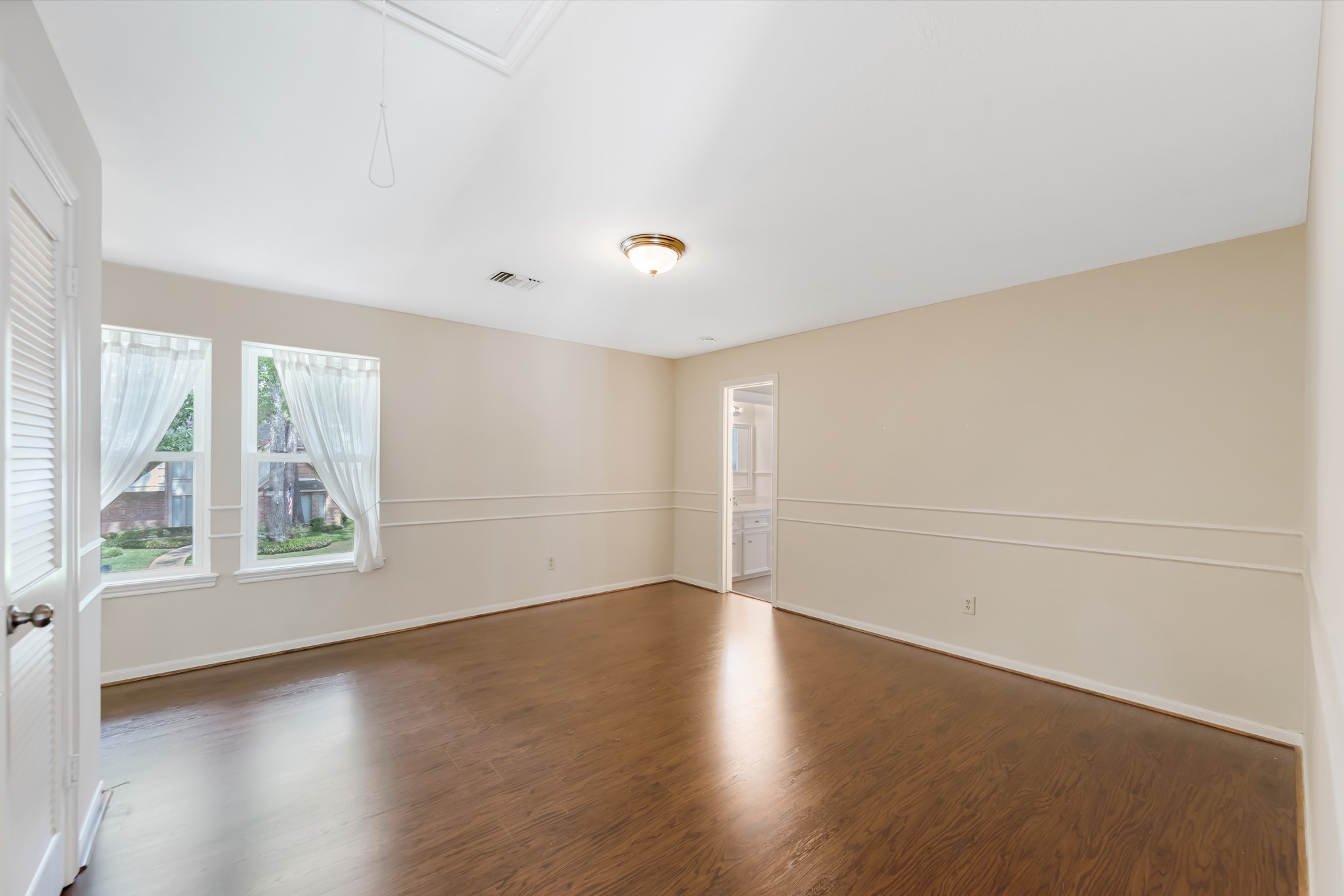 5115 Westerham Place Houston, TX 77069 - Photo 41 of 50 an empty room with wooden floor and windows