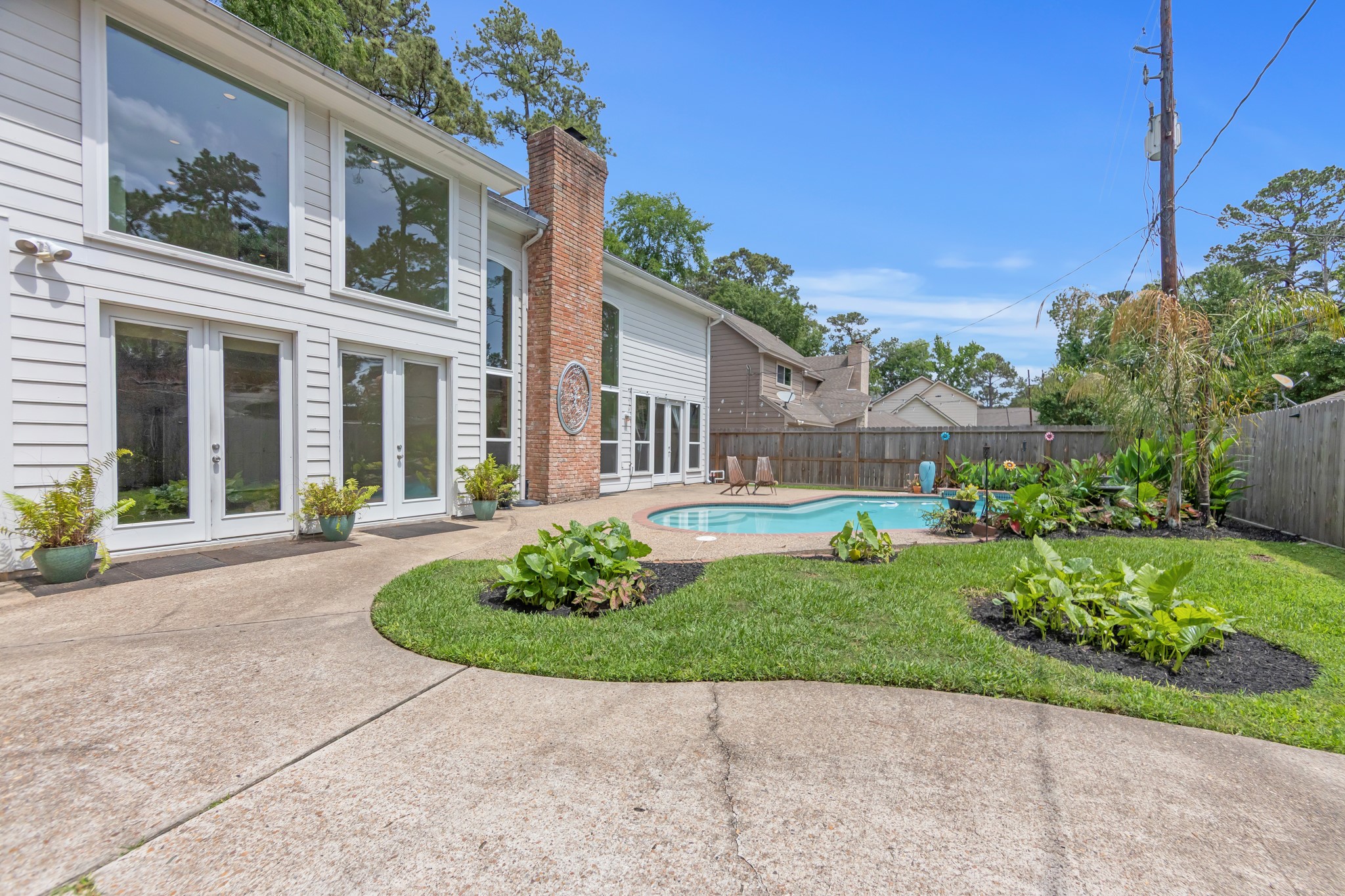 5115 Westerham Place Houston, TX 77069 - Photo 48 of 50 a view of a house with a garden