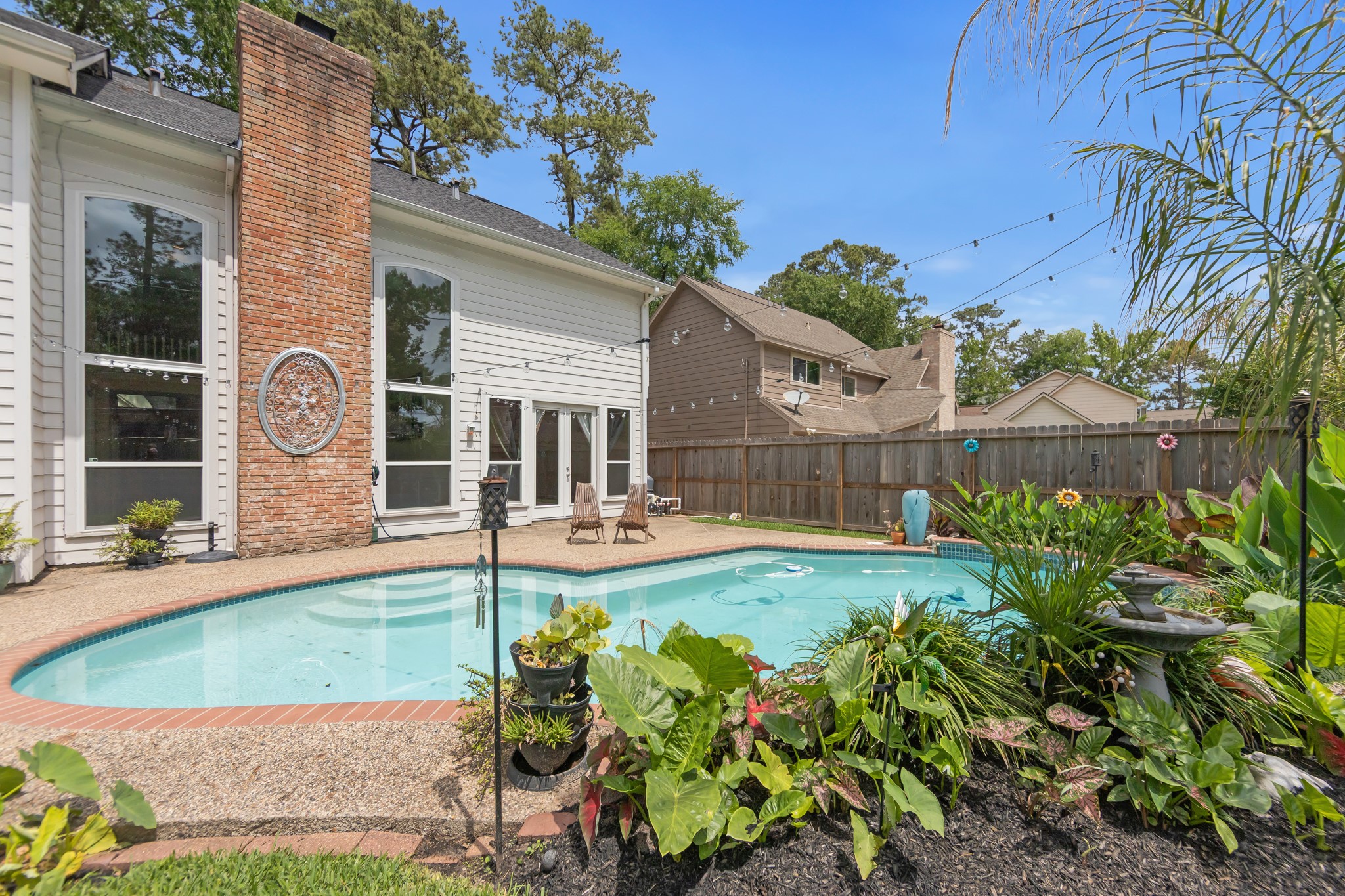 5115 Westerham Place Houston, TX 77069 - Photo 49 of 50 a view of a house with backyard and sitting area