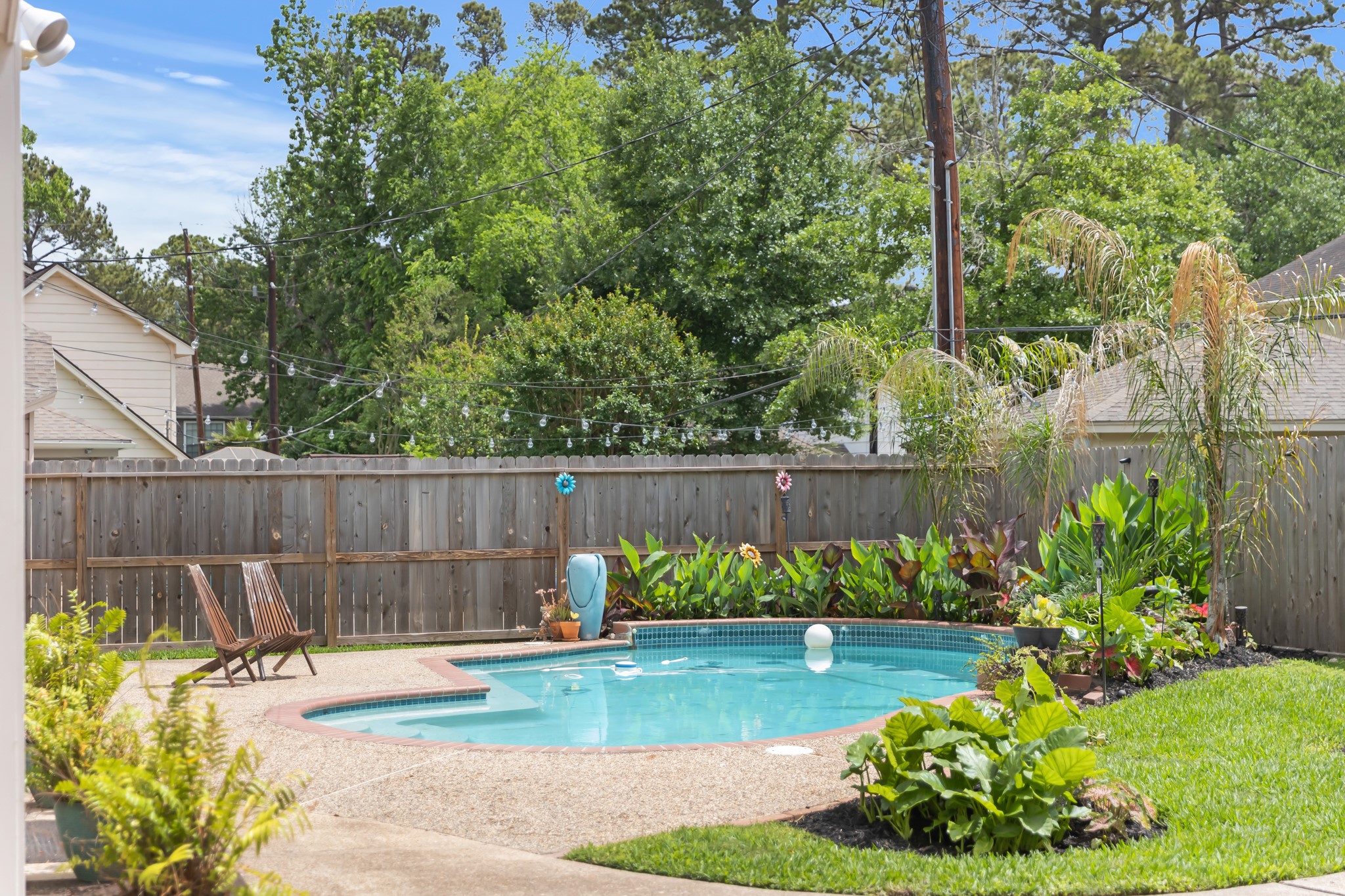 5115 Westerham Place Houston, TX 77069 - Photo 50 of 50 a view of a backyard with a garden