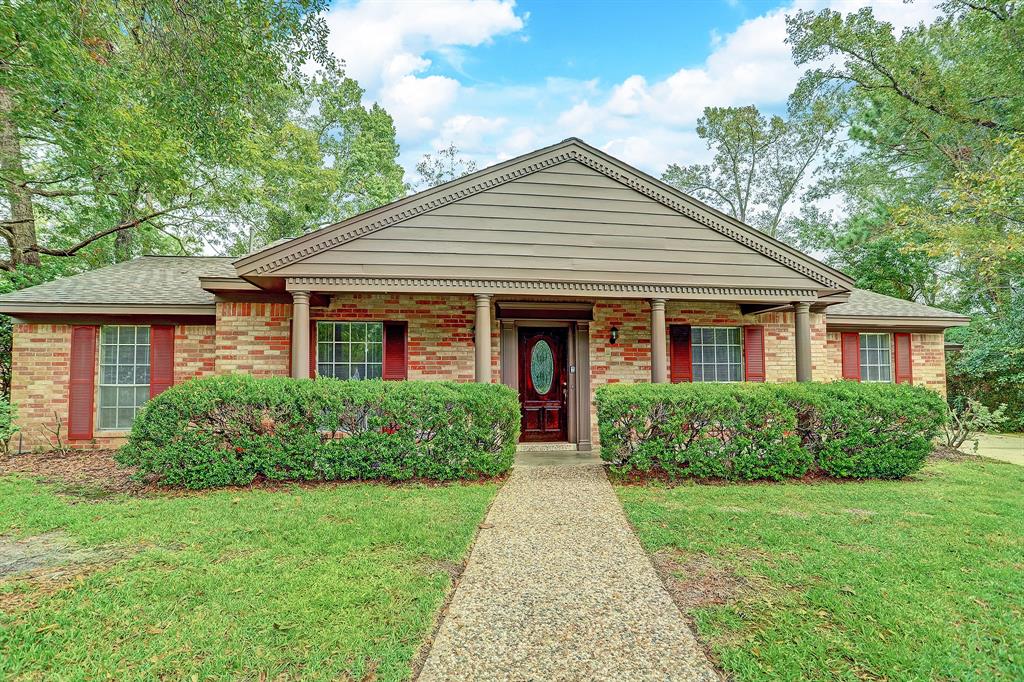 Nestled in a quiet cul-de-sac with enchanting view of River Plantation Golf Course.