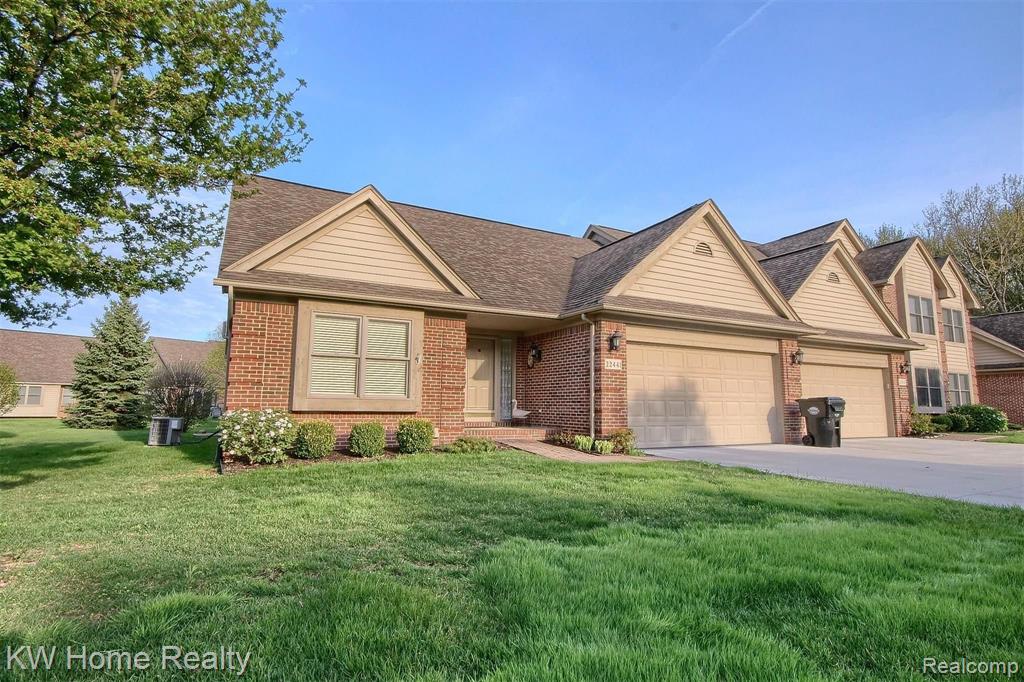 22441 Timber Ridge Court Woodhaven, MI 48183 - Photo 2 of 29