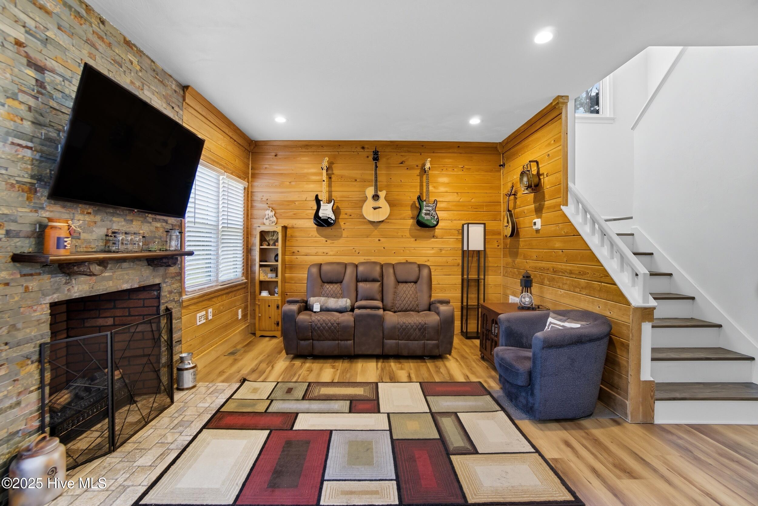 1370 Middle Swamp Road Corapeake, NC 27926 - Photo 21 of 65 Living Room