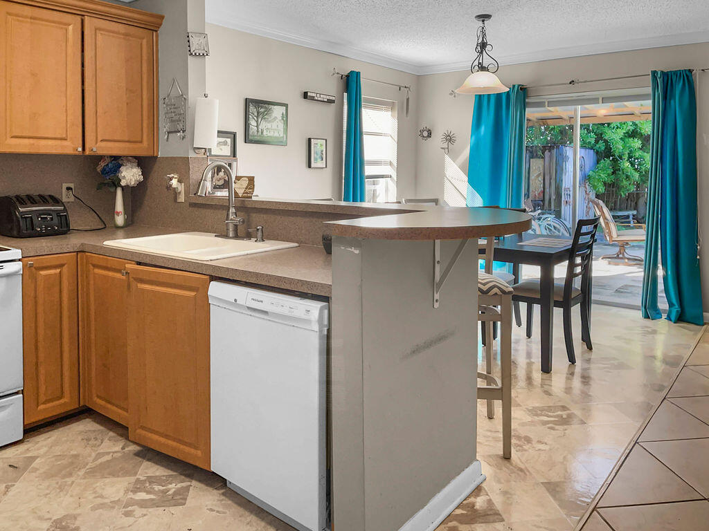 1001 Comanche Street Jupiter, FL 33458 - Photo 8 of 35 Open Kitchen