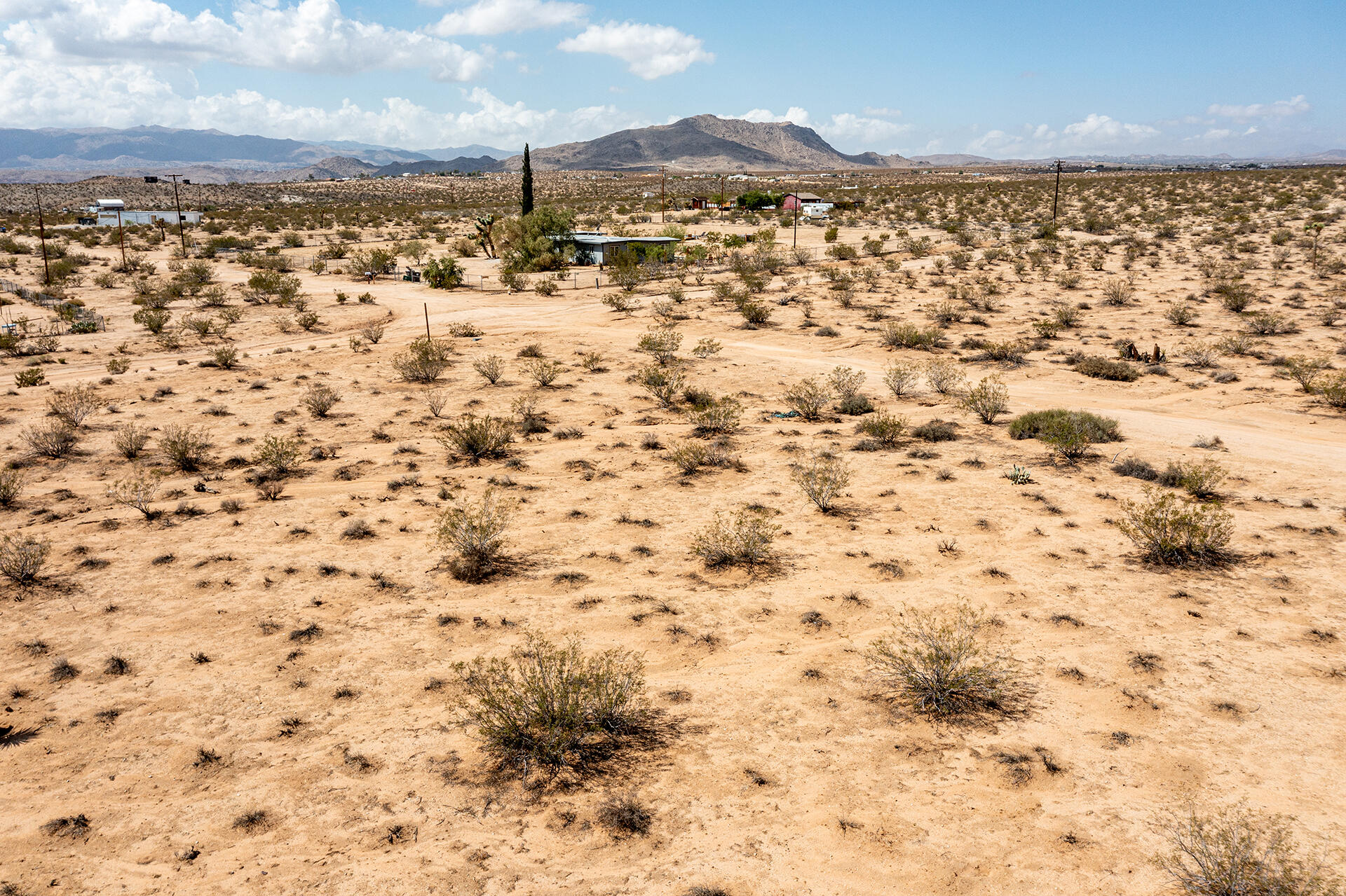 401 Stonehill Avenue Joshua Tree, CA 92252 - Photo 4 of 20 a view of sky view