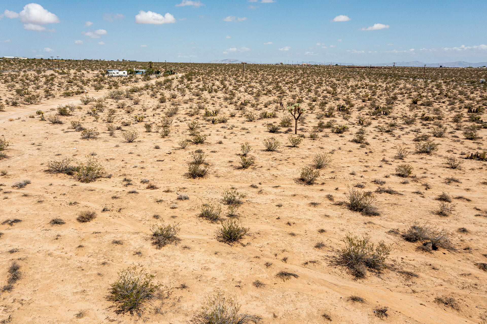 401 Stonehill Avenue Joshua Tree, CA 92252 - Photo 8 of 20 a view of a pathway