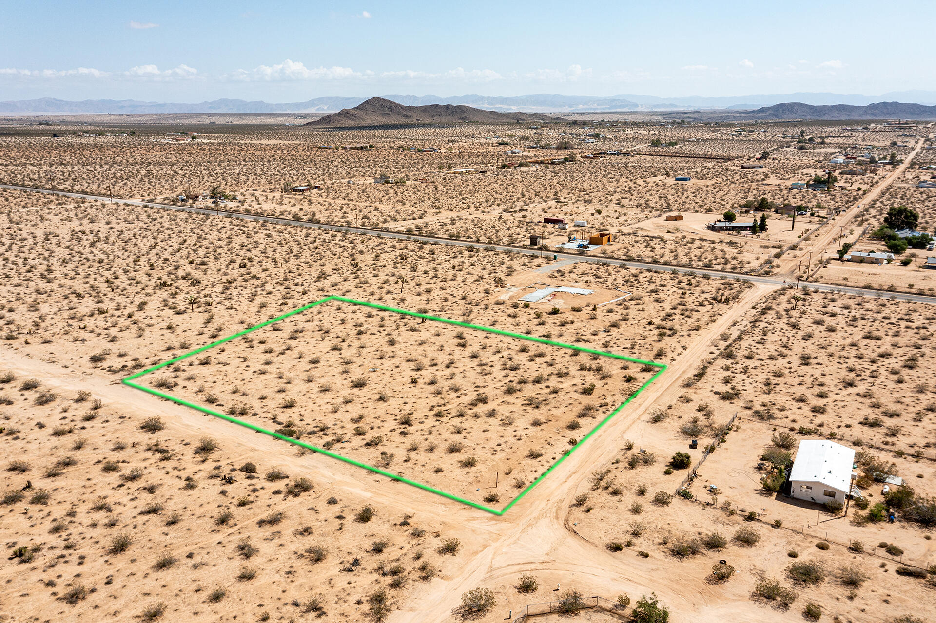 401 Stonehill Avenue Joshua Tree, CA 92252 - Photo 9 of 20 a city view with ocean view