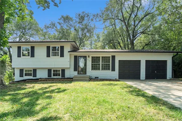 $260,000 | 215 Grant Avenue, Liberty, MO 64068