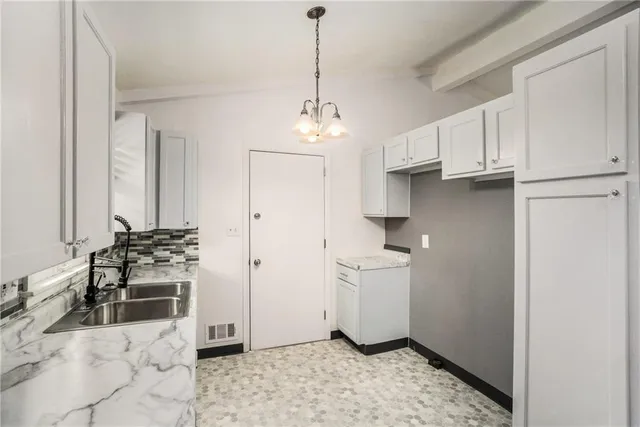 $245,000 | 215 Grant Avenue, Liberty, MO 64068