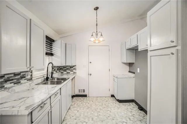 $245,000 | 215 Grant Avenue, Liberty, MO 64068