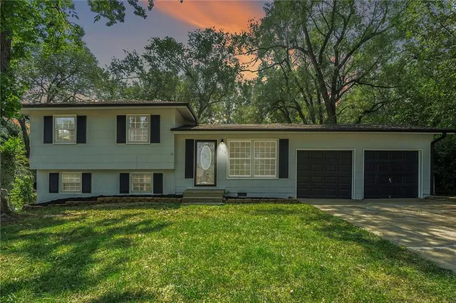 $245,000 | 215 Grant Avenue, Liberty, MO 64068