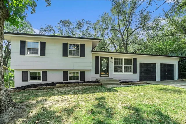 $245,000 | 215 Grant Avenue, Liberty, MO 64068