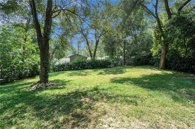 $245,000 | 215 Grant Avenue, Liberty, MO 64068