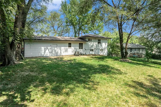 $245,000 | 215 Grant Avenue, Liberty, MO 64068